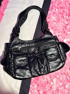 Women's Black Heart-Accent Shoulder Bag - Stylish Everyday Carry
